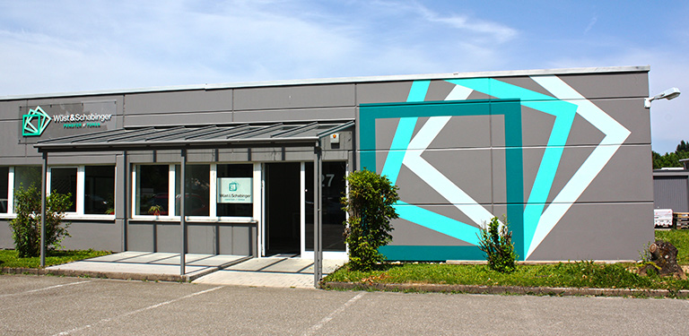 Eingang Firmengebäude in der Tullastr. 27